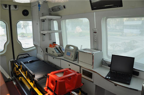 宁县救护车内部